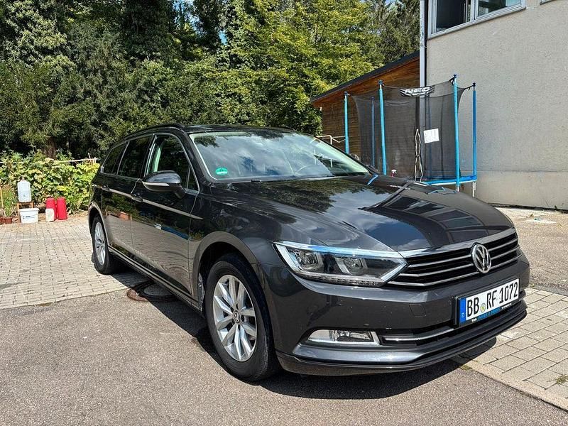Grau Gebraucht 2019 VW Passat Comfortline Kombi | 17.900 € (Guter Preis) - Bild 1/4
