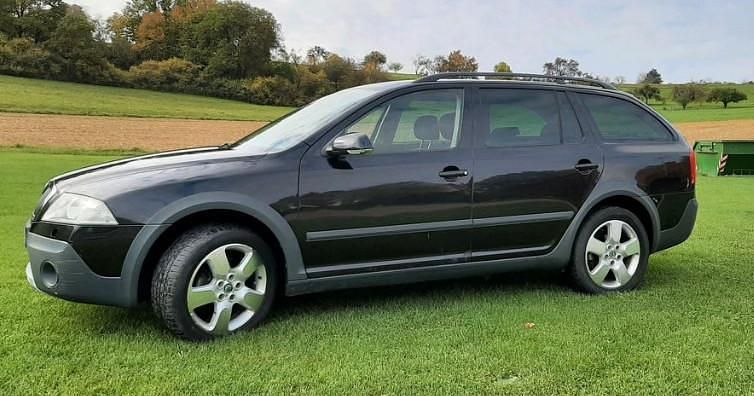 Schwarz Gebraucht 2007 Skoda Octavia Scout Kombi | 3.650 € (Guter Preis) - Bild 1/4