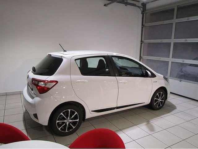 Gebraucht Toyota Yaris Hybrid Team 75 PS (55 kW) 2018 Weiß Limousine