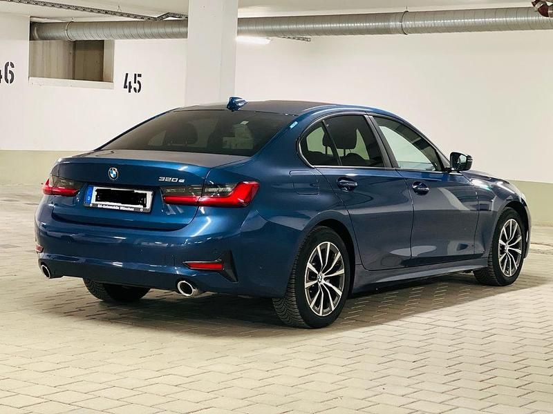 Gebraucht BMW 320e Advantage 204 PS (150 kW) 2021 Blau Limousine