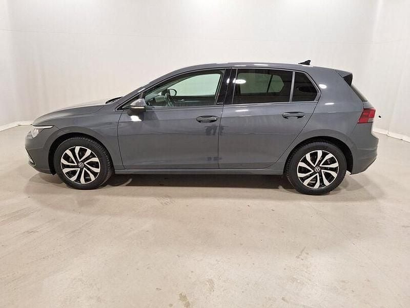 Gebraucht VW Golf VIII Active 150 PS (110 kW) 2023 Delfingrau metallic Limousine