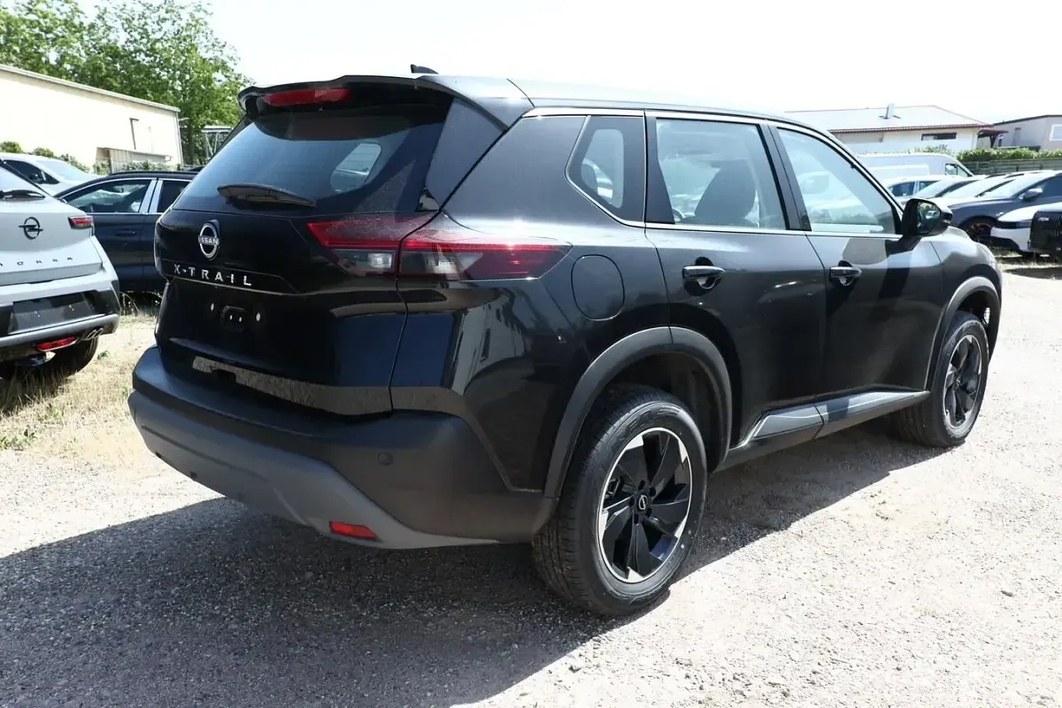 Neu Nissan X-Trail Acenta 163 PS (119 kW) 2026 Diamond black metallic SUV