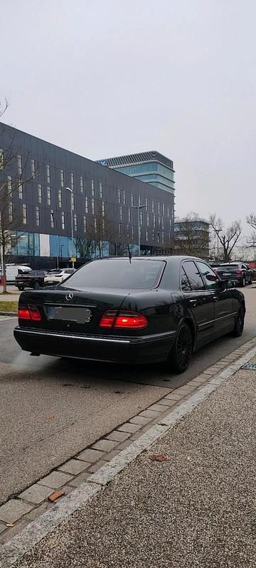 Gebraucht Mercedes E320 197 PS (144 kW) 2001 Grün Limousine