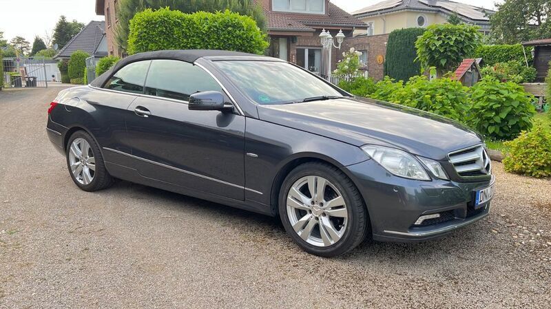Grau Gebraucht 2011 Mercedes E250 Avantgarde Cabrio | 12.000 € (Superpreis) - Bild 1/4