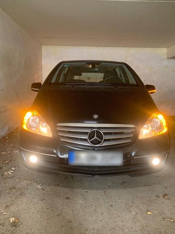 Gebraucht Mercedes A160 Elegance 95 PS (69 kW) 2010 Schwarz Kleinwagen