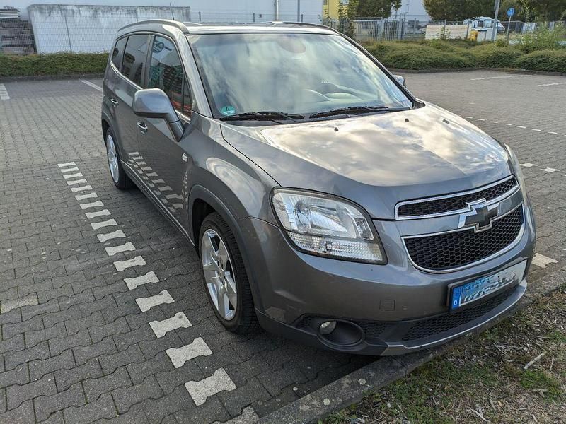 Grau Gebraucht 2014 Chevrolet Orlando LTZ Van / Kleinbus | 5.500 € (Fairer Preis) - Bild 1/4