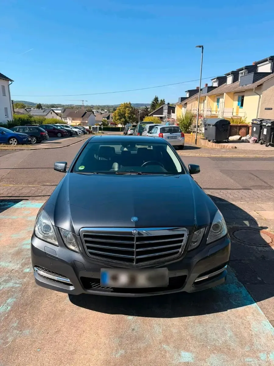 Gebraucht Mercedes E300 150 PS (110 kW) 2010 Limousine
