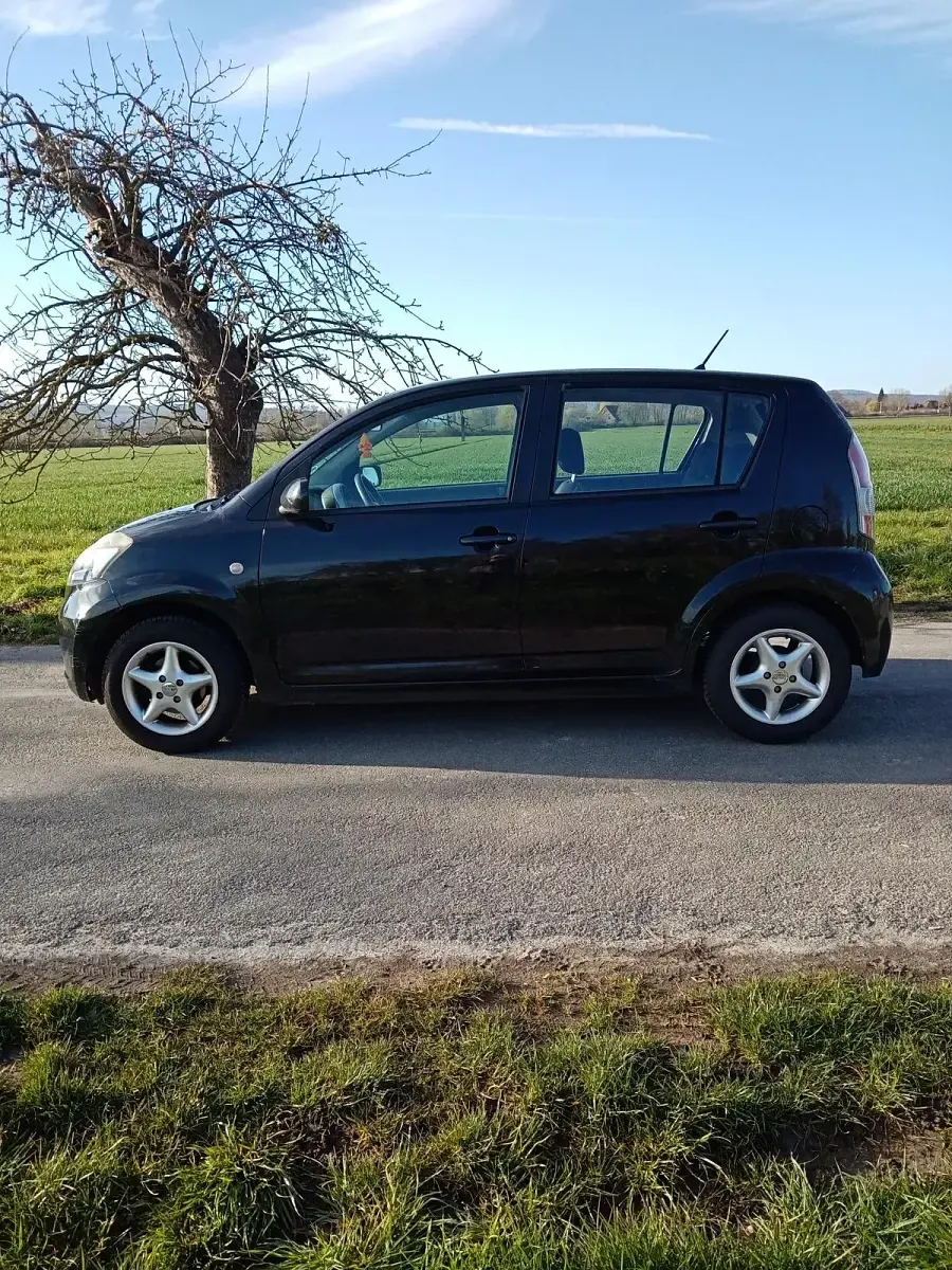 Gebraucht Daihatsu Sirion 69 PS (50 kW) 2007 Schwarz Kleinwagen