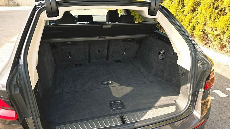 Gebraucht BMW 530 Efficient Dynamics 252 PS (185 kW) 2022 Grau Kombi