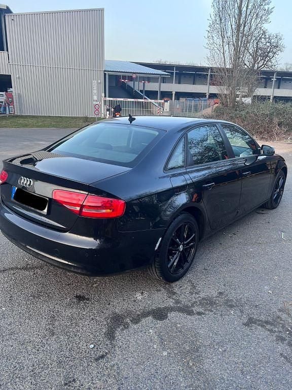 Gebraucht Audi A4 Ambiente 120 PS (88 kW) 2013 Schwarz Limousine
