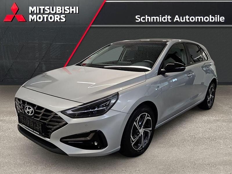 Platinum silver (silber) Gebraucht 2021 Hyundai i30 Intro Edition Limousine | 18.970 € (Fairer Preis) - Bild 1/4