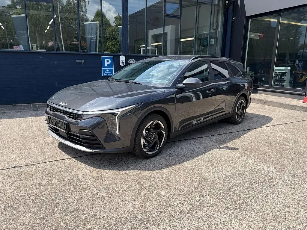 Neu Kia K4 150 PS (110 kW) 2026 Grau Kombi