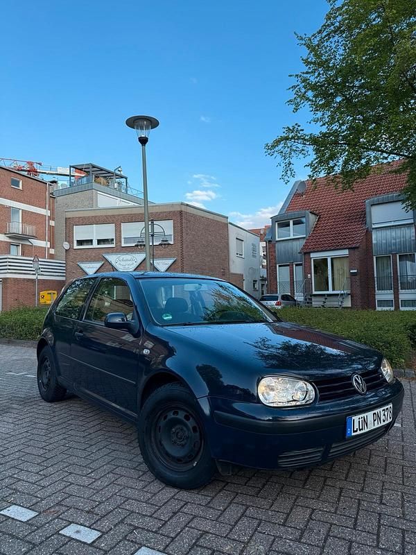 Usado VW Golf 101 HP (74 kW) 2001 Azul Coupé