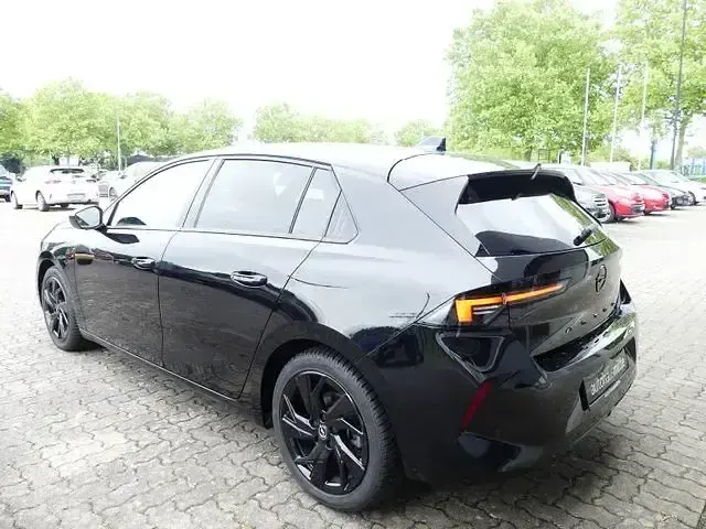 Gebraucht Opel Astra 131 PS (96 kW) 2025 Schwarz Kleinwagen