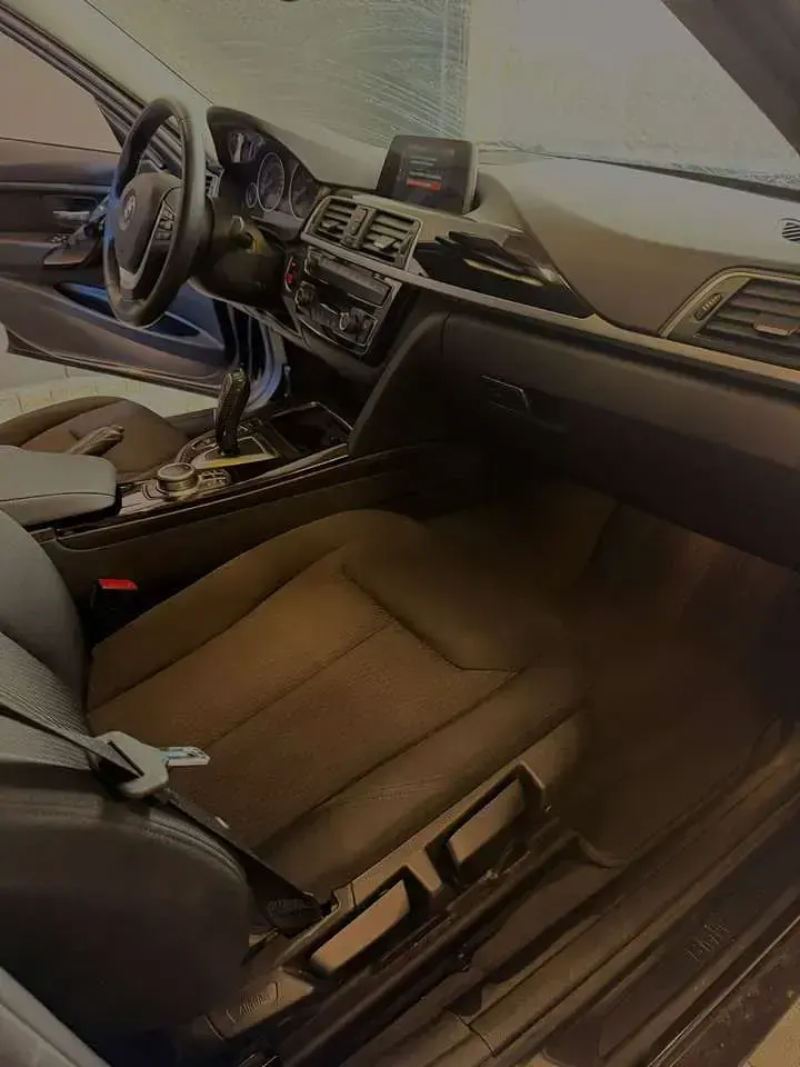 Gebraucht BMW 318 Advantage 136 PS (100 kW) 2018 Kombi