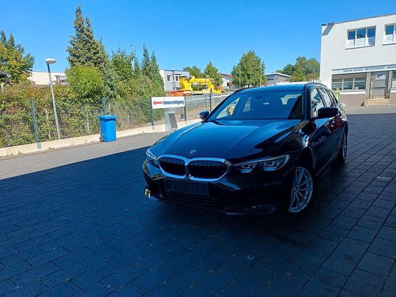Schwarz Gebraucht 2020 BMW 318 Kombi | 20.900 € (Guter Preis) - Bild 1/4