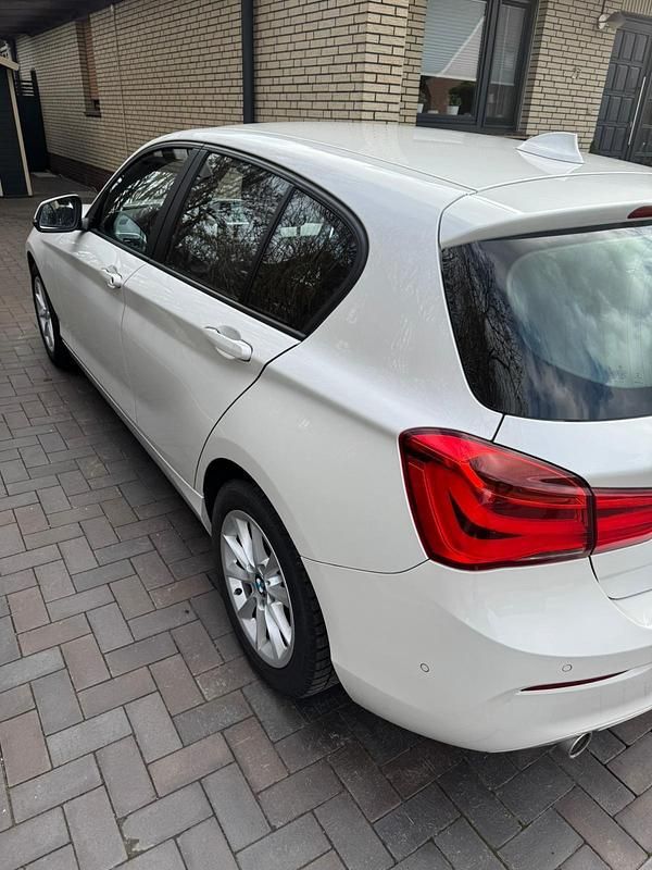 Gebraucht BMW 116 Advantage 109 PS (80 kW) 2019 Weiß Kleinwagen