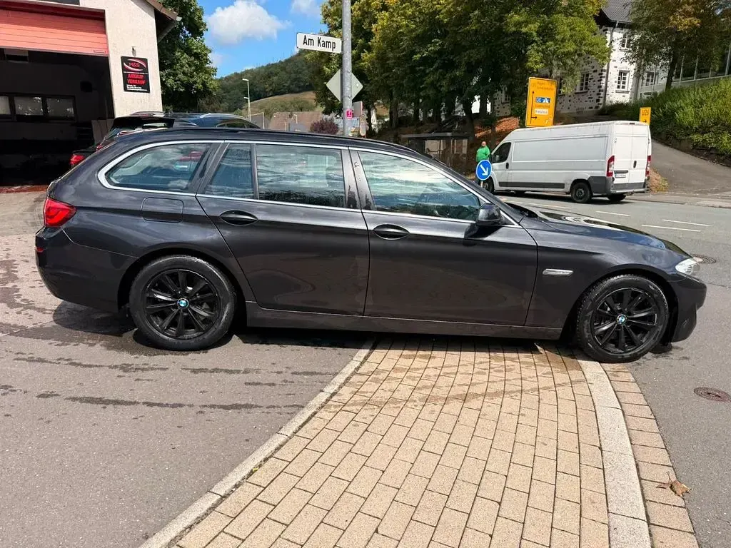 Gebraucht BMW 530 258 PS (189 kW) 2012 Grau Kombi
