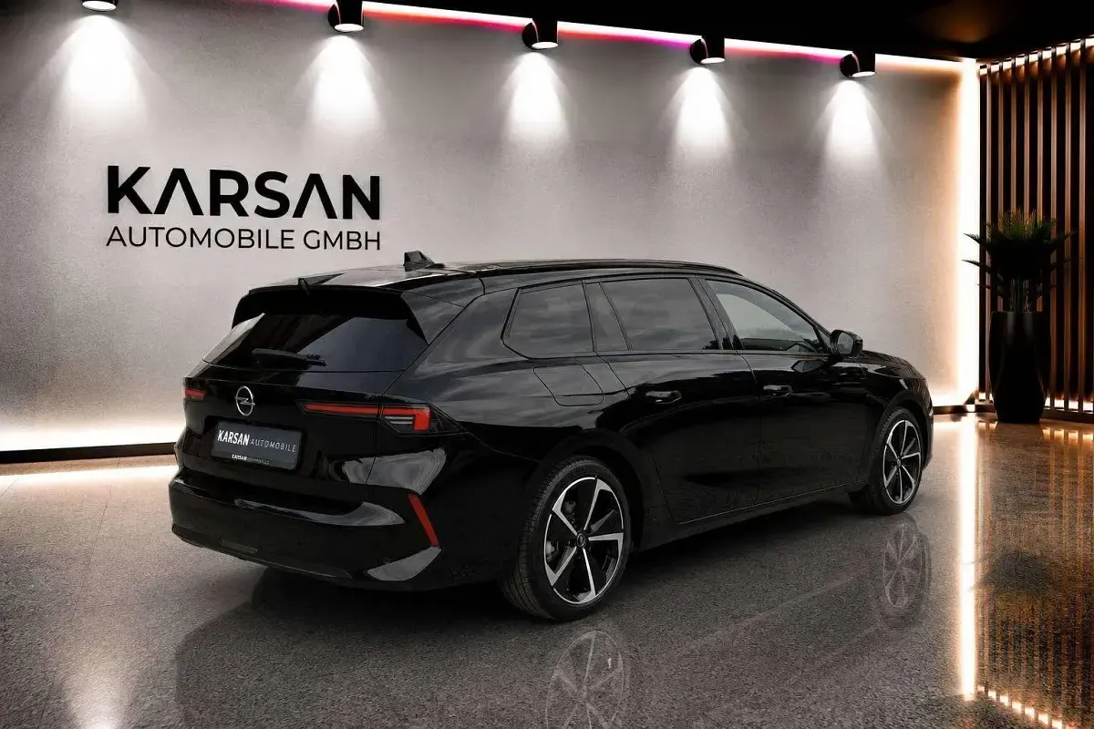 Gebraucht Opel Astra Elegance 131 PS (96 kW) 2024 Schwarz Kleinwagen
