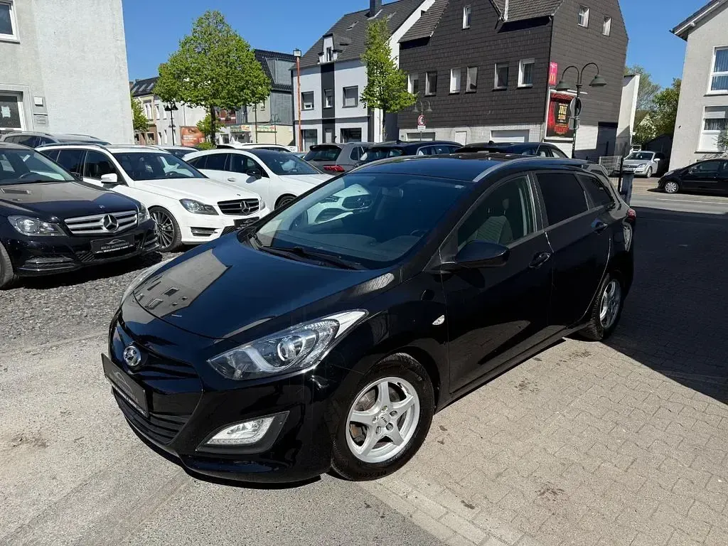Gebraucht Hyundai i30 Classic 90 PS (66 kW) 2013 Schwarz Kombi