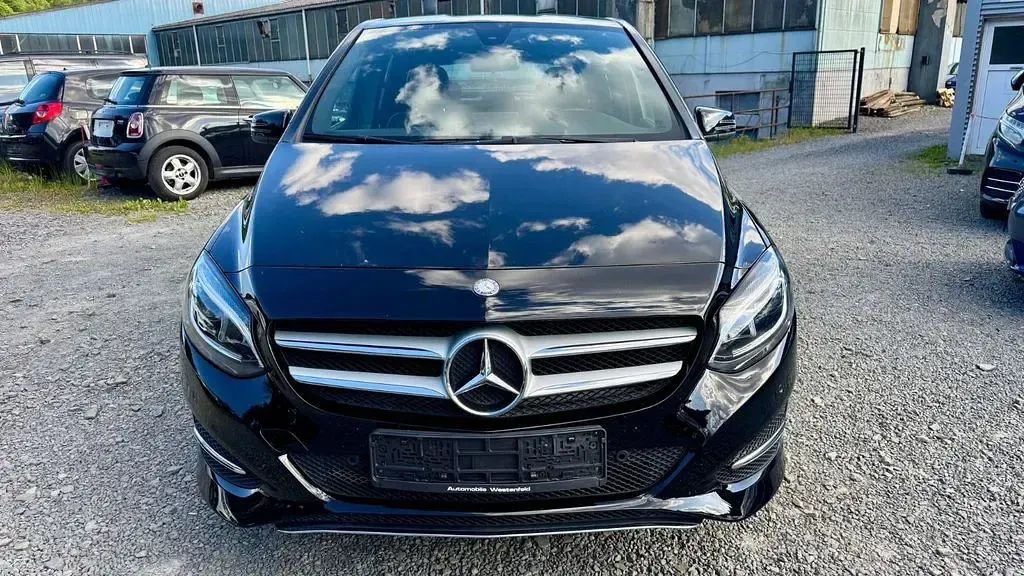 Gebraucht Mercedes B180 Avantgarde 122 PS (89 kW) 2016 Schwarz Kleinwagen