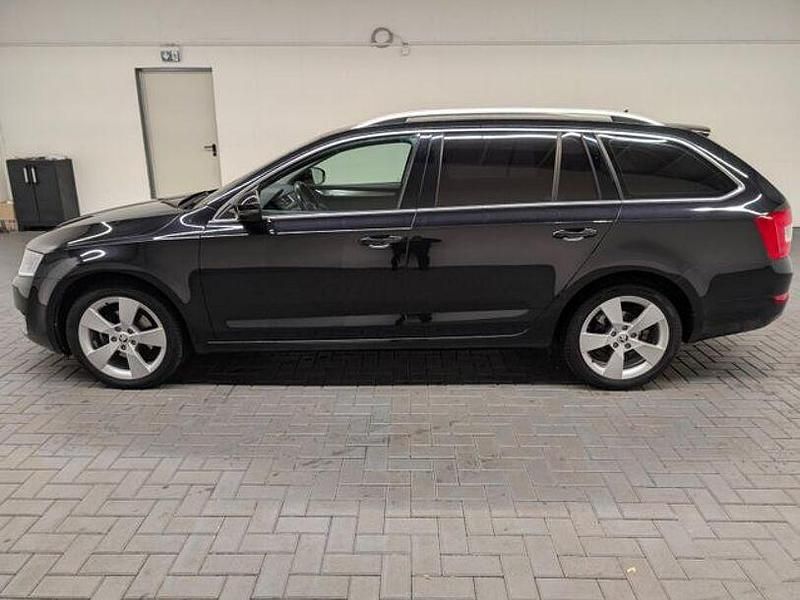 Gebraucht Skoda Octavia Elegance 140 PS (102 kW) 2013 Magicschwarzmet. Kombi