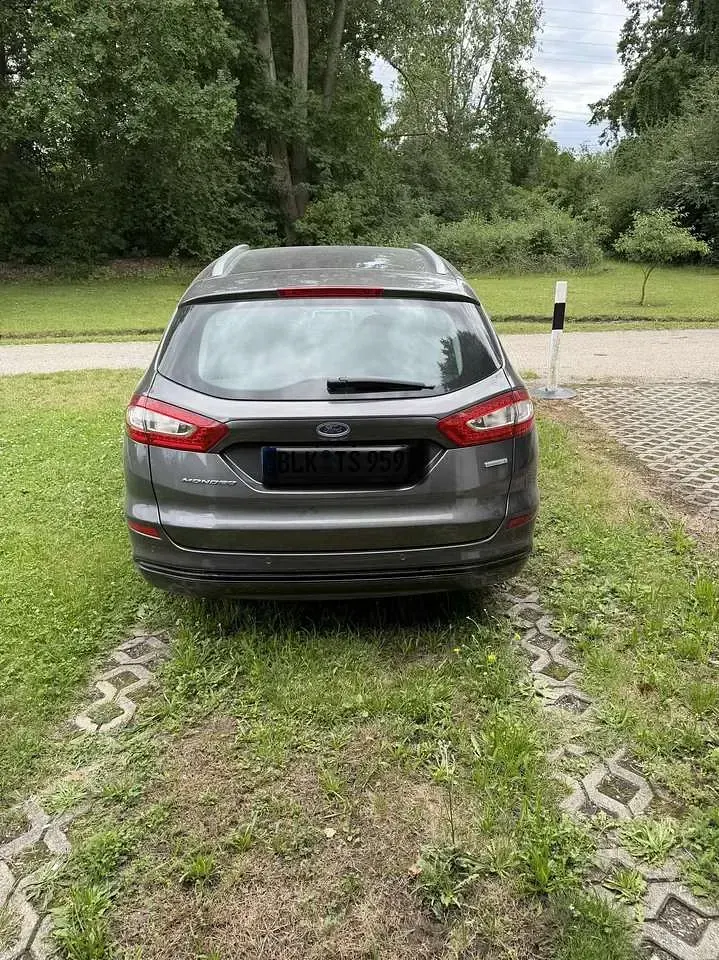 Gebraucht Ford Mondeo Titanium 160 PS (117 kW) 2015 Grau Kombi