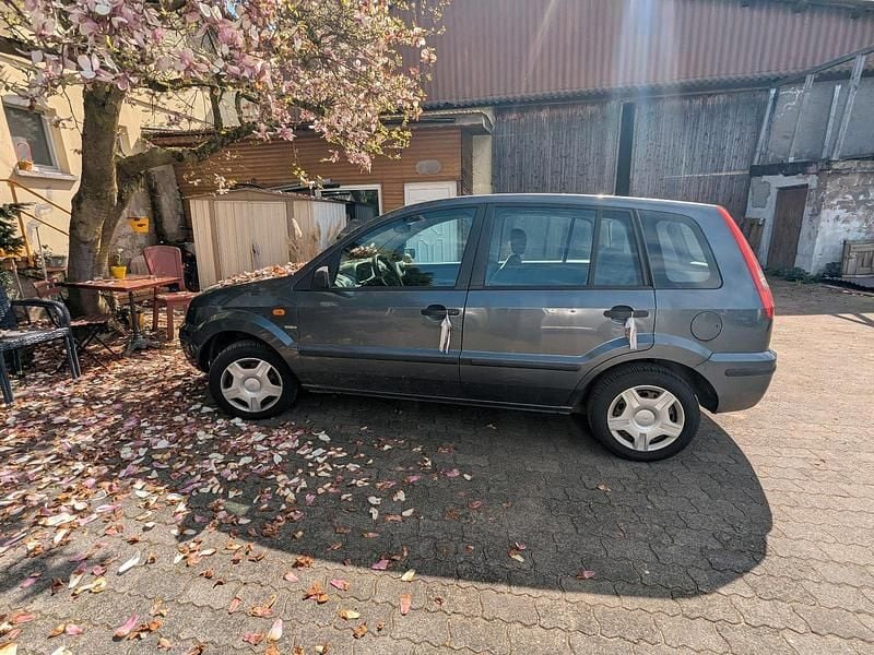 Second-hand Ford Fusion 68 CP (50 kW) 2004 Albastru Hatchback