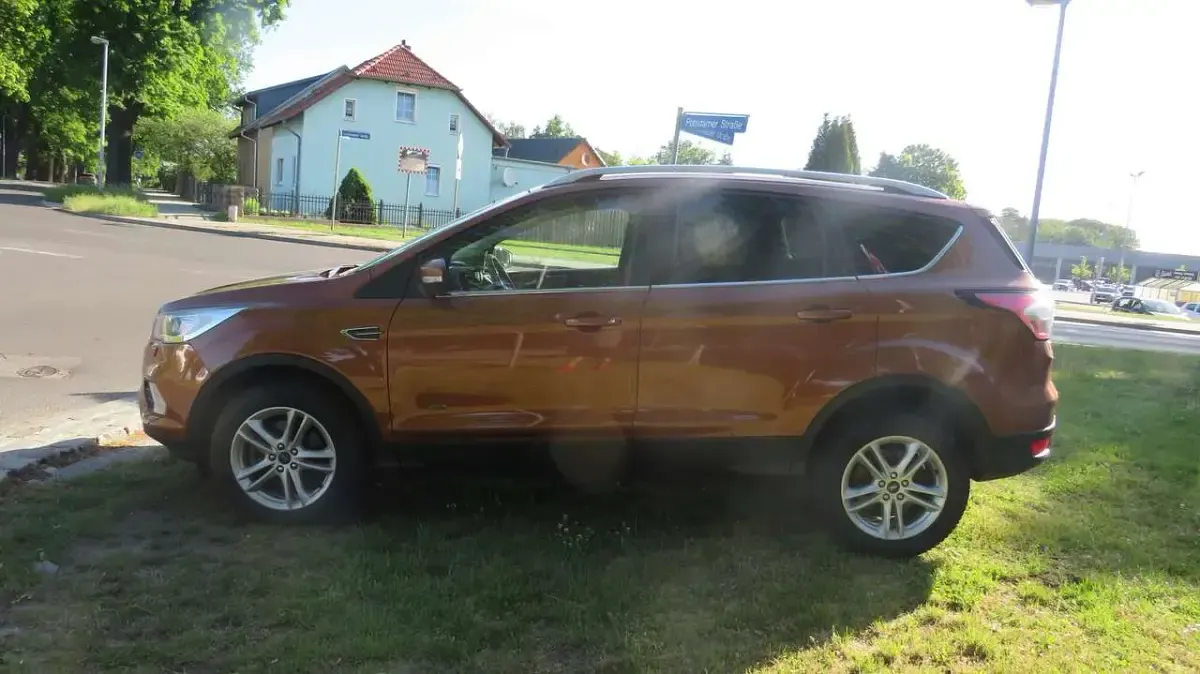 Gebraucht Ford Kuga Titanium 182 PS (133 kW) 2017 Torinobraun metallic SUV