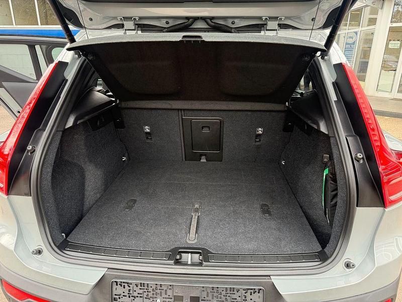 Gebraucht Volvo XC40 Core 163 PS (119 kW) 2025 Vapour grey SUV