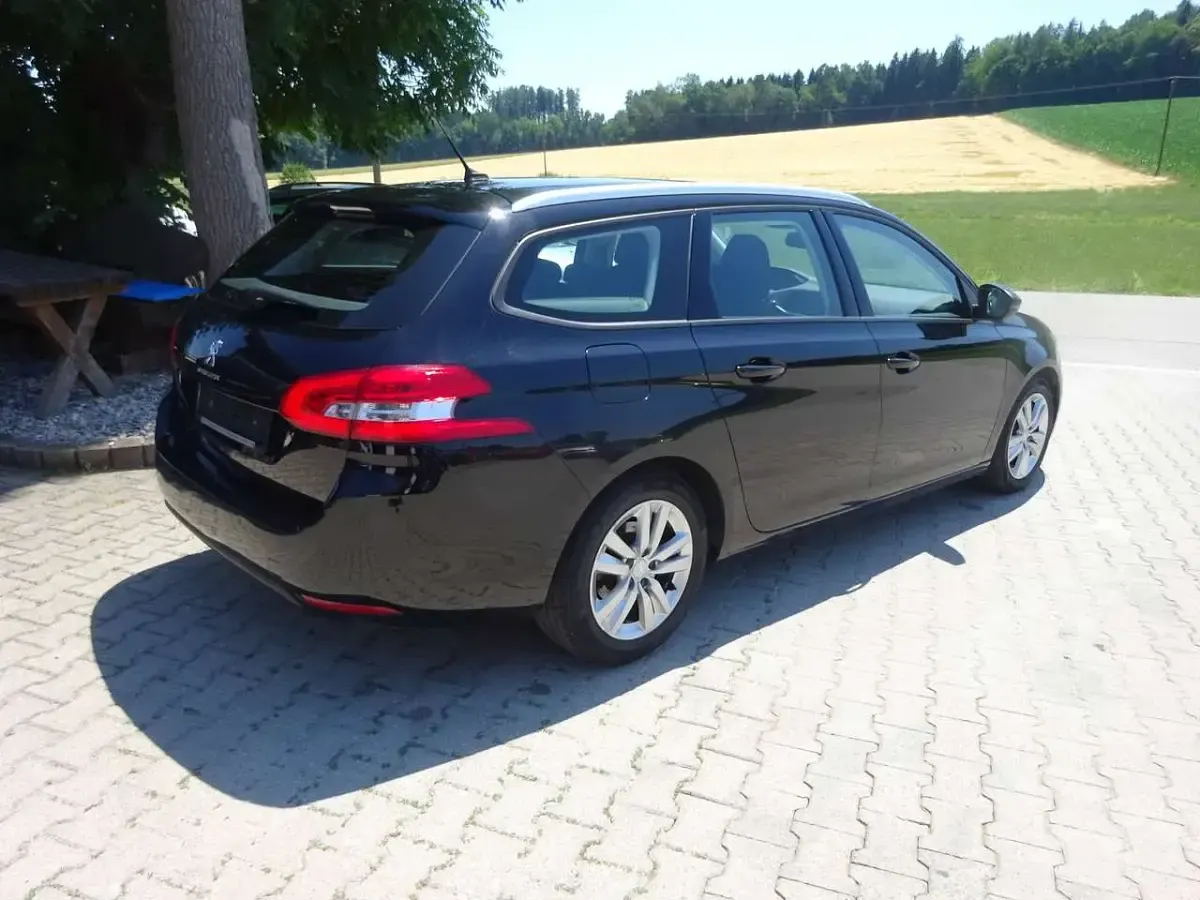 Gebraucht Peugeot 308 Active 120 PS (88 kW) 2017 Lackierung schwarz perla nera Kombi