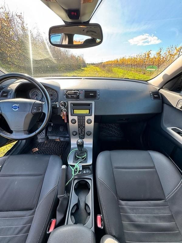 Grau Gebraucht 2006 Volvo V50 Kombi | 4.500 € (Fairer Preis) - Bild 1/4