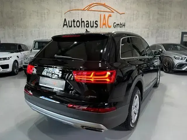 Gebraucht Audi Q7 Ambiente 218 PS (160 kW) 2016 Tiefschwarz SUV