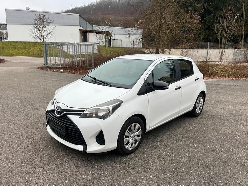 Weiß Gebraucht 2015 Toyota Yaris Kleinwagen | 6.490 € (Guter Preis) - Bild 1/4