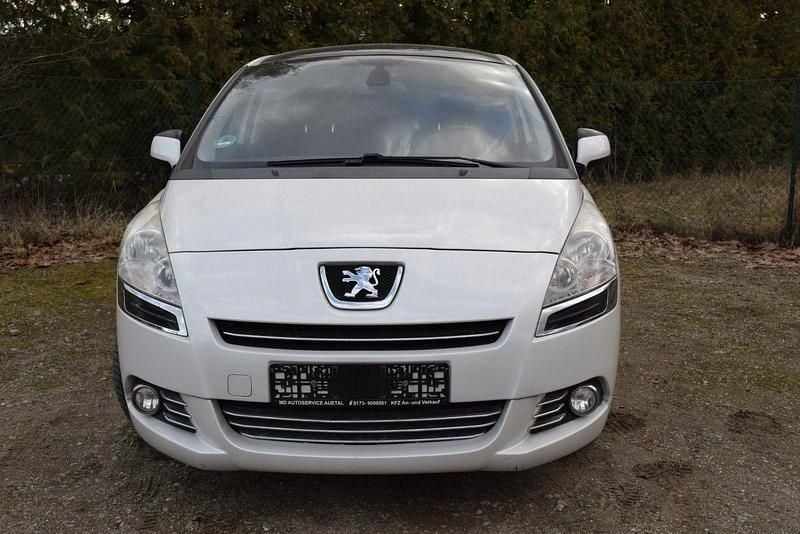 Gebraucht Peugeot 5008 Active 156 PS (114 kW) 2012 Weiß Van / Kleinbus