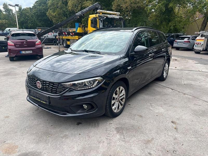 Schwarz Gebraucht 2018 Fiat Tipo Lounge Limousine | 7.000 € (Superpreis) - Bild 1/4