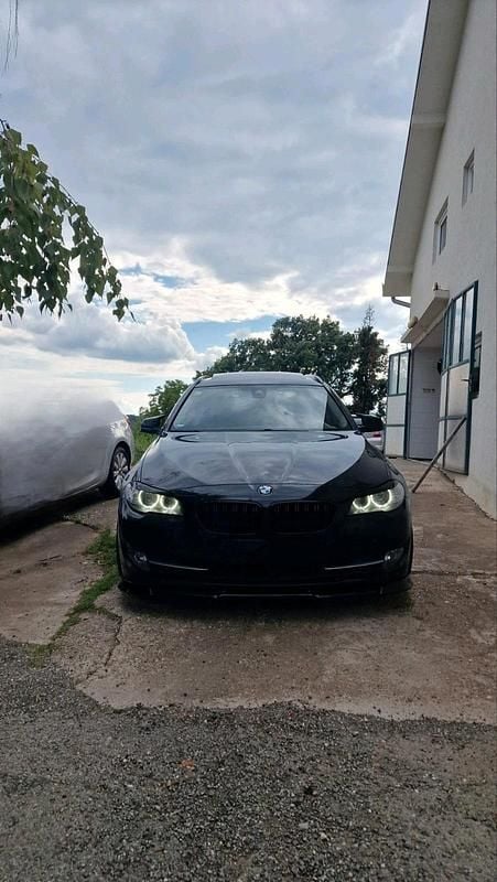 Schwarz Gebraucht 2013 BMW 520 Kombi | 13.500 € (Teuer) - Bild 1/4