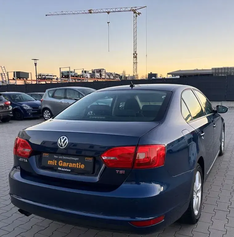 Gebraucht VW Jetta Comfortline 160 PS (117 kW) 2011 Blau Limousine