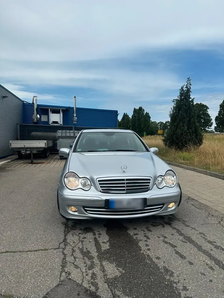 Gebraucht Mercedes C220 Elegance 150 PS (110 kW) 2006 Silber Limousine