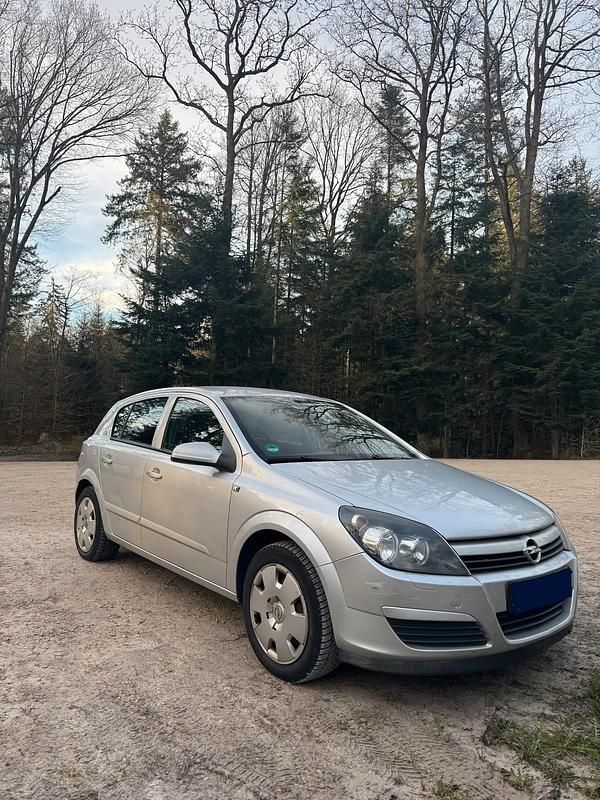 Gebraucht Opel Astra 105 PS (77 kW) 2006 Silber Limousine