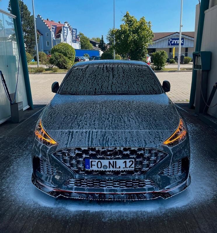 Grau Gebraucht 2023 Hyundai i30 Limousine | 29.000 € (Guter Preis) - Bild 1/4
