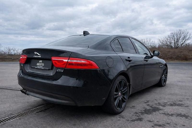 Gebraucht Jaguar XE Portfolio 179 PS (131 kW) 2017 Schwarz Limousine