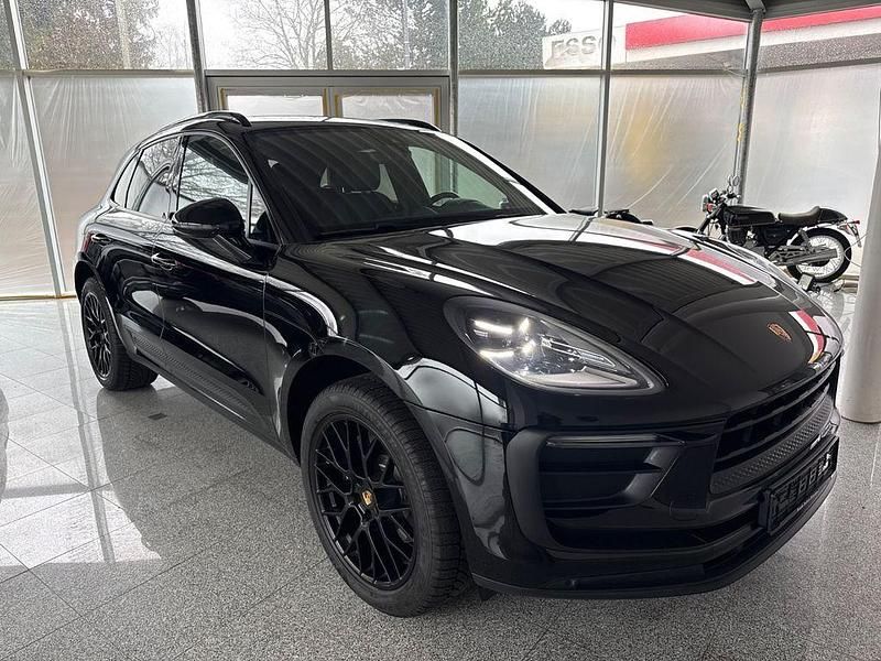 Gebraucht Porsche Macan 265 PS (194 kW) 2022 Tiefschwarz SUV