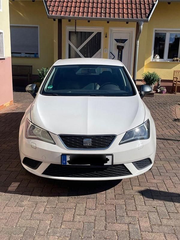Weiß Gebraucht 2016 Seat Ibiza CONNECT Kleinwagen | 6.500 € (Fairer Preis) - Bild 1/4