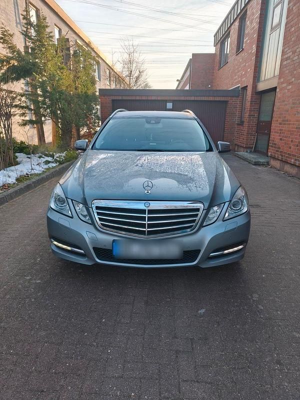 Gebraucht Mercedes E200 Avantgarde 184 PS (135 kW) 2011 Grau Kombi
