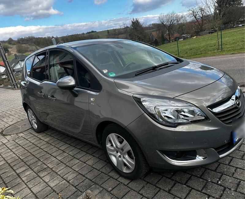 Grau Gebraucht 2016 Opel Meriva Van / Kleinbus | 7.200 € (Guter Preis) - Bild 1/4