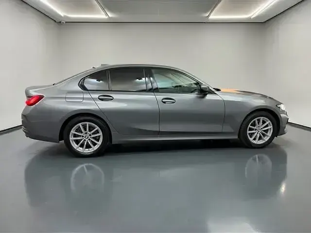 Gebraucht BMW 320 Shadowline 190 PS (139 kW) 2023 Grau Limousine