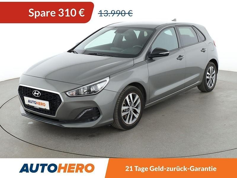 Grau Gebraucht 2019 Hyundai i30 Passion Limousine | 13.370 € (Fairer Preis) - Bild 1/3