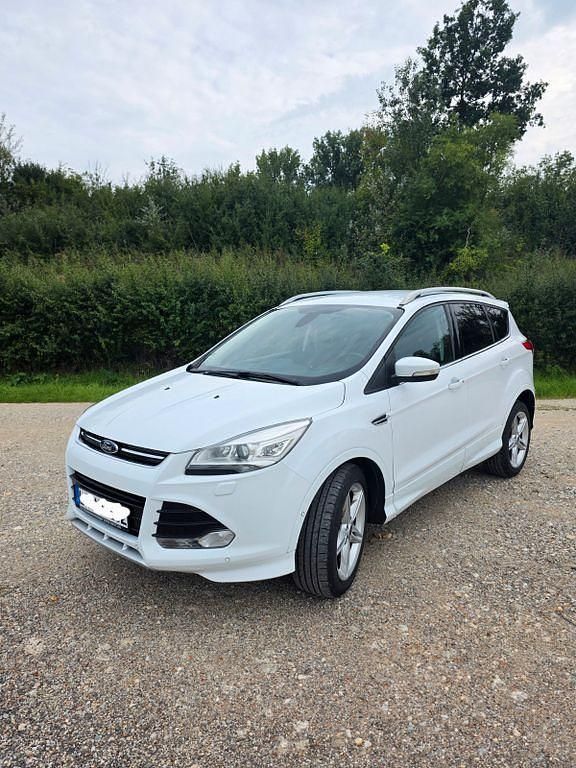 Weiß Gebraucht 2015 Ford Kuga Individual SUV | 7.990 € (Fairer Preis) - Bild 1/4
