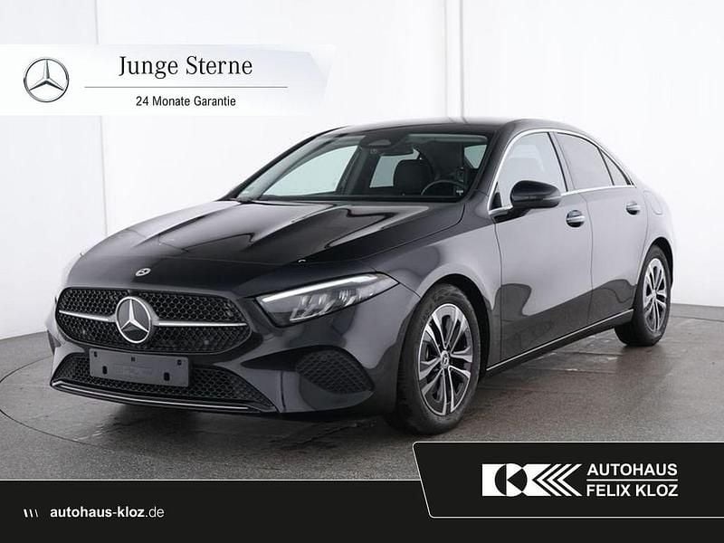 Lack kosmosschwarz Gebraucht 2024 Mercedes A200 Progressive Limousine | 31.400 € (Fairer Preis) - Bild 1/4